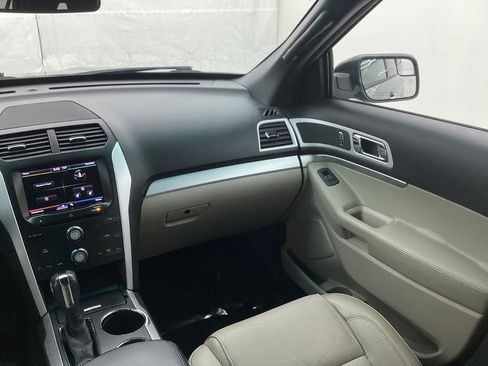 Used 2013 Ford Explorer XLT image 29