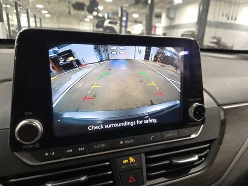 Used 2024 Nissan Altima 2.5 SV FWD image 15