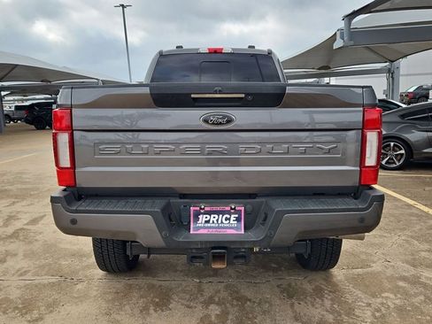 Used 2022 Ford F350 Lariat w/ Black Appearance Package image 6