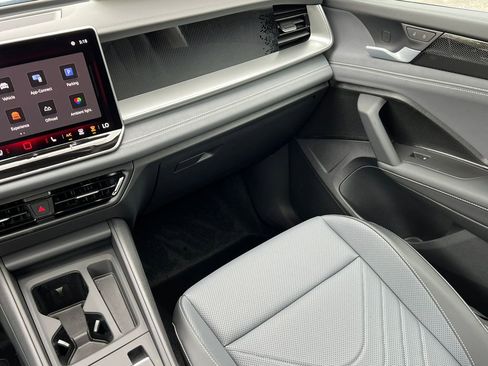 New 2026 Volkswagen Tiguan SE AWD/4WD image 35