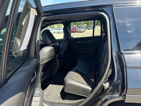 Used 2023 Jeep Grand Cherokee Altitude AWD/4WD image 13