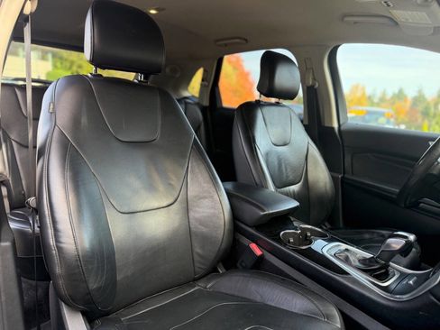 Used 2015 Ford Edge Titanium w/ Technology Package image 11