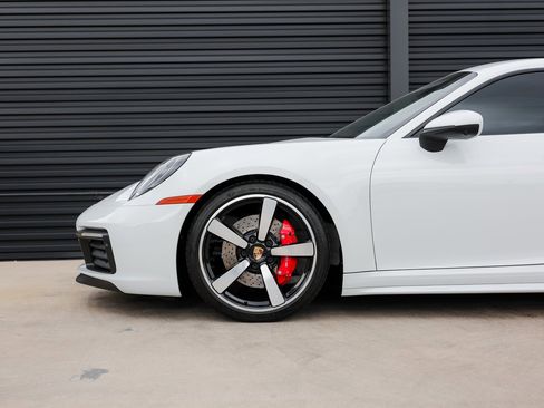 Certified 2022 Porsche 911 Carrera 4S image 11