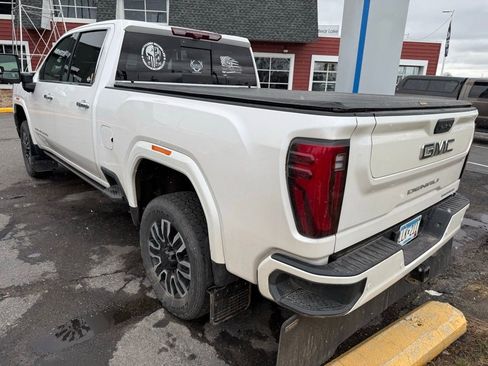 Used 2024 GMC Sierra 2500 Denali Ultimate image 3