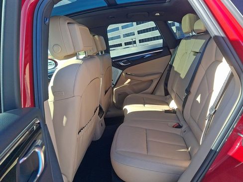 Used 2025 Porsche Macan image 14