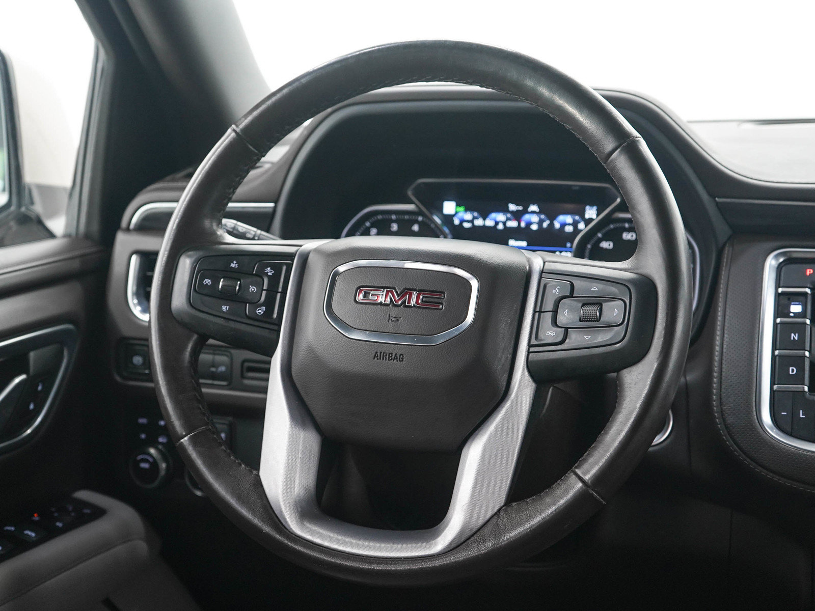 Used 2021 GMC Yukon XL SLT w/ Rear Media and Nav Package AWD/4WD image 20