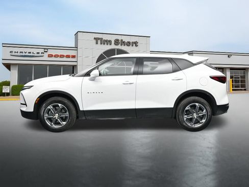 Used 2025 Chevrolet Blazer LT AWD/4WD image 2