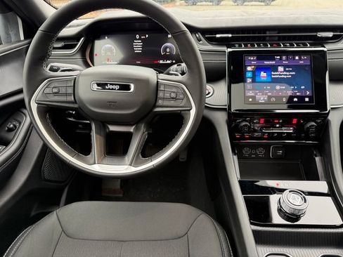 New 2025 Jeep Grand Cherokee Laredo X w/ Luxury Tech Group I image 18