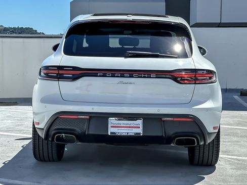 Certified 2025 Porsche Macan image 7