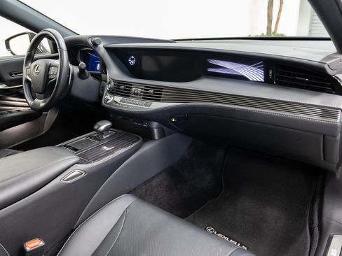 Used 2020 Lexus LS 500 w/ Accessory Package (Z2) image 13