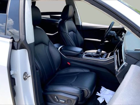 Used 2019 Audi Q8 Prestige AWD/4WD image 8