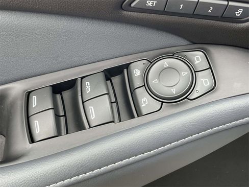 Used 2022 Buick Enclave Premium w/ Surround and Sites Package image 17