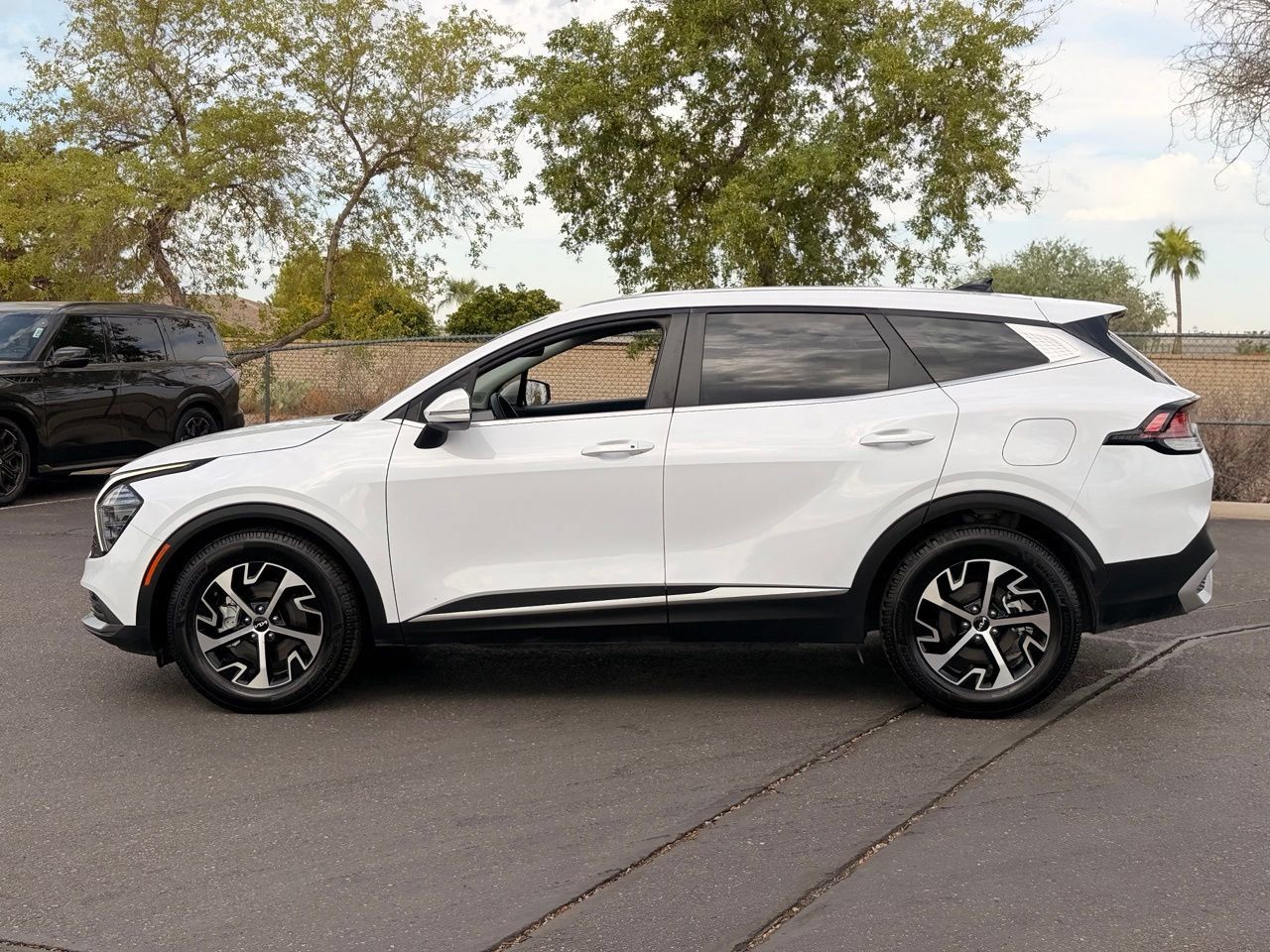 Used 2024 Kia Sportage EX FWD image 3