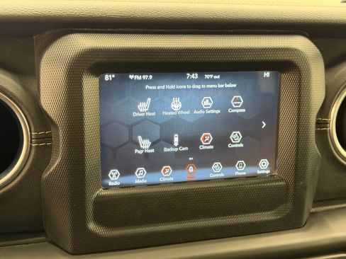 Used 2018 Jeep Wrangler Unlimited Sahara w/ Cold Weather Group AWD/4WD image 20