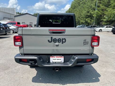 Used 2023 Jeep Gladiator Sport AWD/4WD image 6