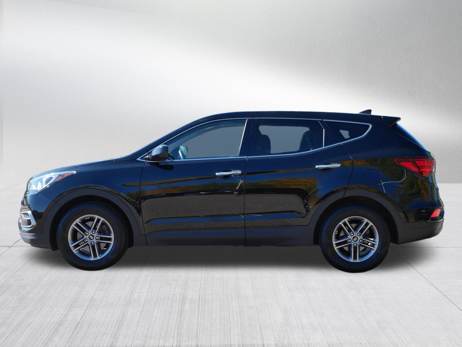 Used 2017 Hyundai Santa Fe Sport w/ Cargo Package AWD/4WD image 4
