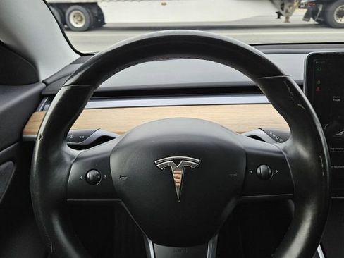 Used 2018 Tesla Model 3 Mid Range image 10