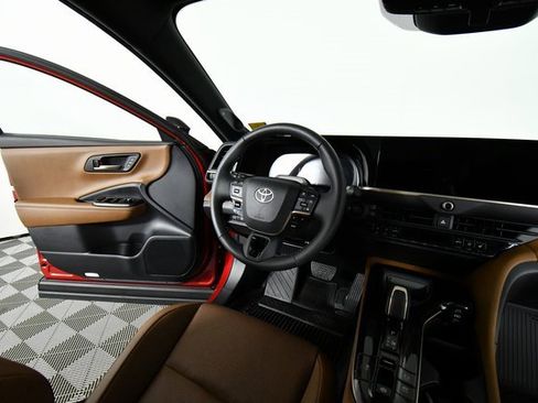 Used 2025 Toyota Crown Signia image 19