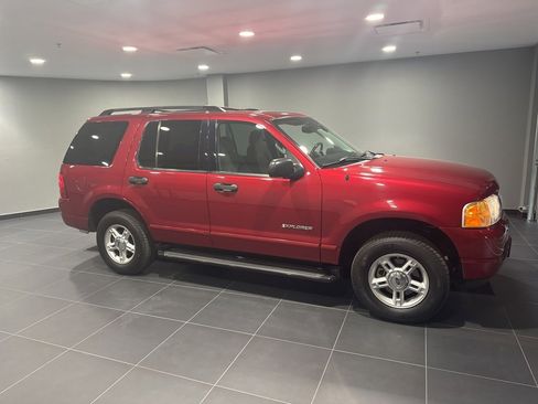 Used 2004 Ford Explorer XLT image 5