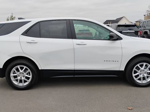 Used 2022 Chevrolet Equinox LS w/ LS Convenience Package image 9