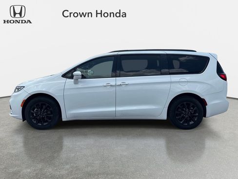 Used 2021 Chrysler Pacifica Touring w/ S Appearance Package FWD image 2