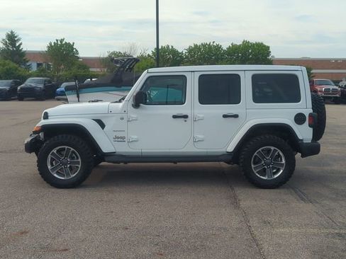 Used 2019 Jeep Wrangler Unlimited Sahara AWD/4WD image 6