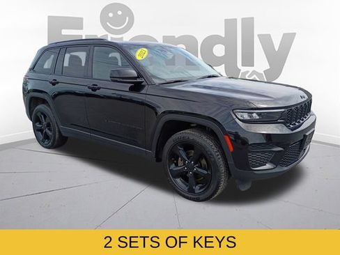 Used 2023 Jeep Grand Cherokee Altitude AWD/4WD image 5