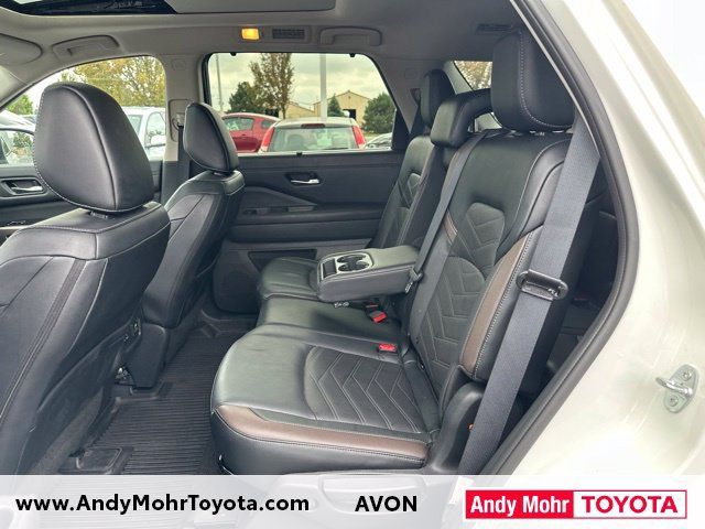 Used 2024 Nissan Pathfinder Platinum w/ Cargo Package AWD/4WD image 11