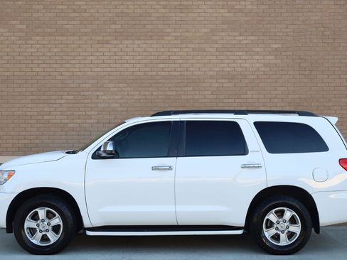 Used 2008 Toyota Sequoia Limited AWD/4WD image 2