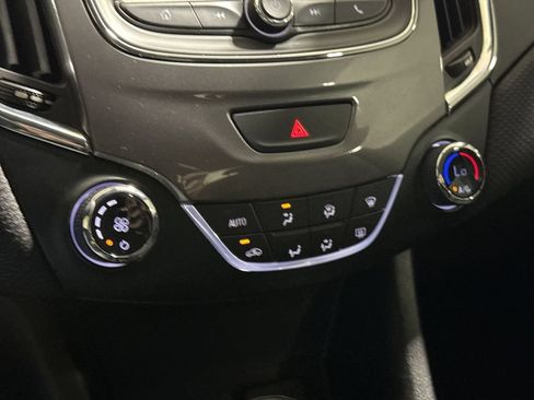 Used 2019 Chevrolet Cruze LT FWD image 16