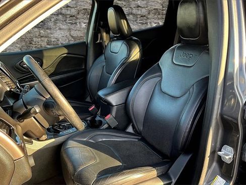 Used 2019 Jeep Cherokee Limited image 19