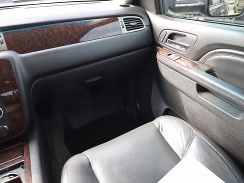 Used 2011 GMC Sierra 3500 Denali image 20