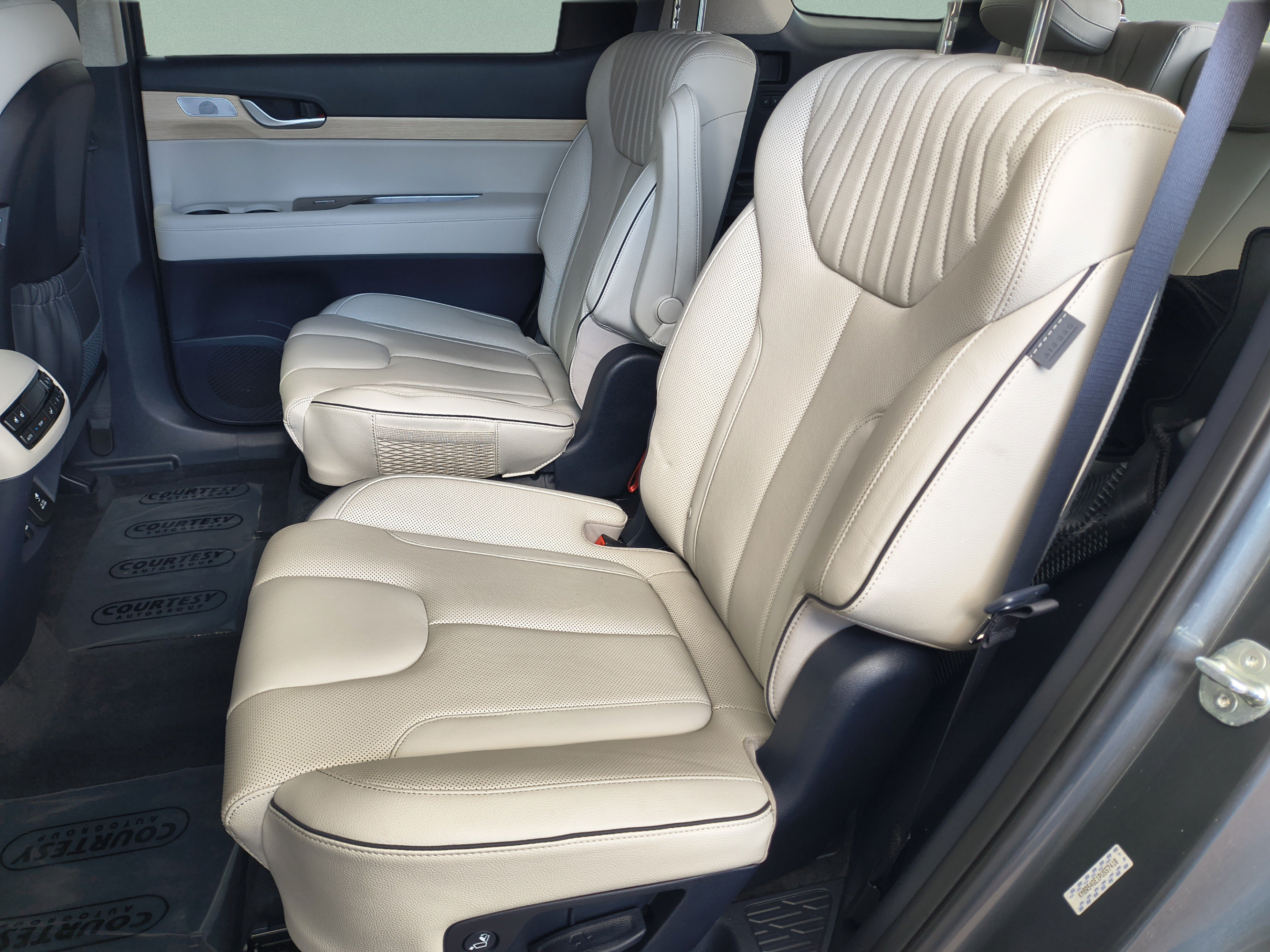 Certified 2023 Hyundai Palisade Limited FWD image 17