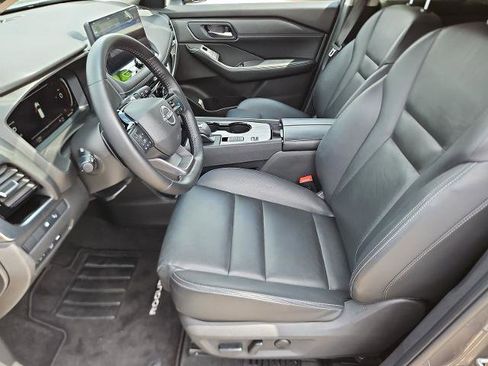Certified 2025 Nissan Rogue SL w/ SL Premium Package FWD image 14