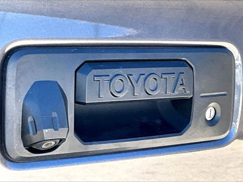 Used 2016 Toyota Tacoma SR5 w/ Towing Package image 31