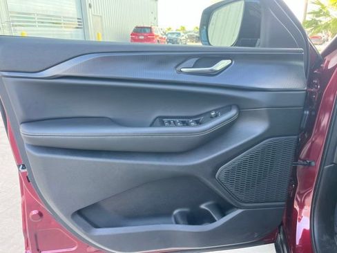 New 2025 Jeep Grand Cherokee Altitude image 16