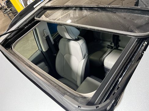 Used 2024 Honda Pilot Elite image 23