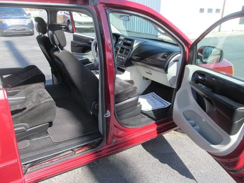 Used 2014 Dodge Grand Caravan SXT image 16