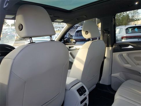 Certified 2022 Volkswagen Tiguan SE R-Line image 11
