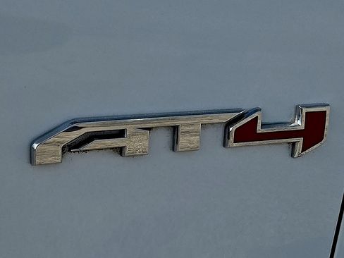 Used 2023 GMC Yukon AT4 AWD/4WD image 8