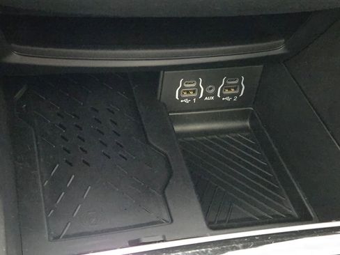 Certified 2025 Chrysler Pacifica Limited image 28