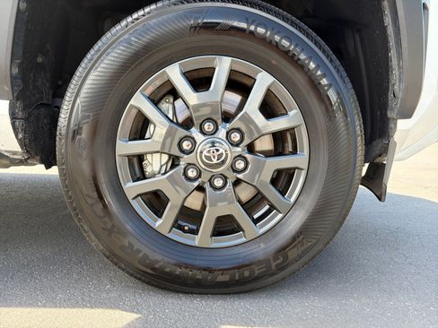 Used 2025 Toyota 4Runner 4WD image 30