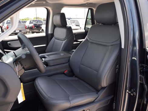 New 2026 Ford Expedition Active RWD image 15