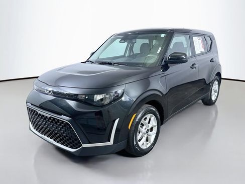 Used 2025 Kia Soul LX w/ LX Technology Package FWD image 3