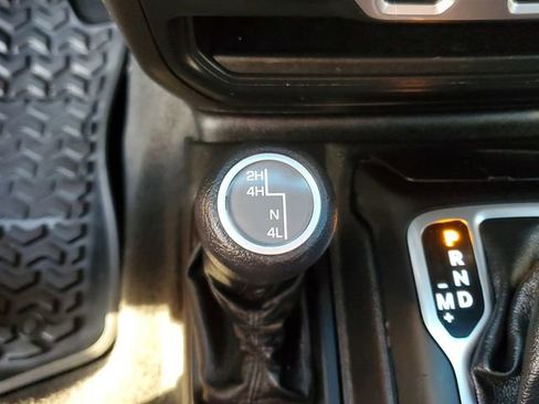 Used 2018 Jeep Wrangler Unlimited Sport S AWD/4WD image 22