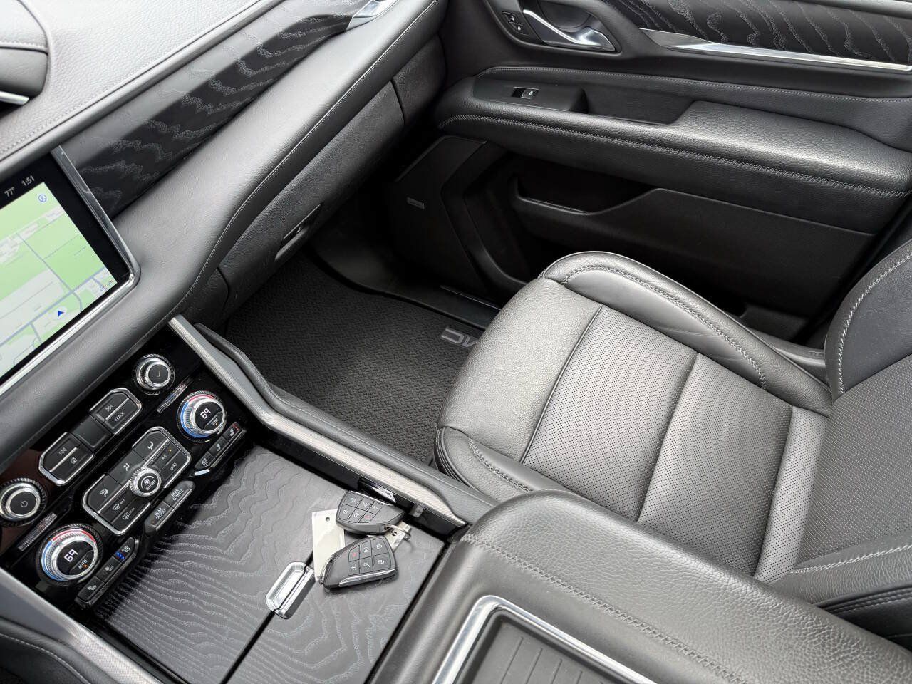 Used 2023 GMC Yukon Denali AWD/4WD image 29