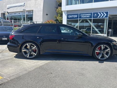 Used 2021 Audi RS 6 w/ Executive Package AWD/4WD image 4