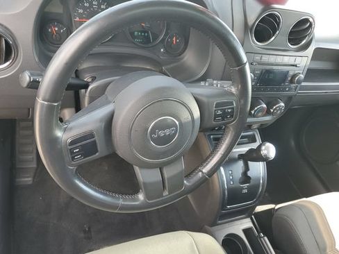 Used 2011 Jeep Patriot Latitude FWD image 12
