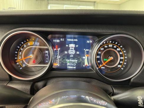Used 2018 Jeep Wrangler Unlimited Sahara AWD/4WD image 29