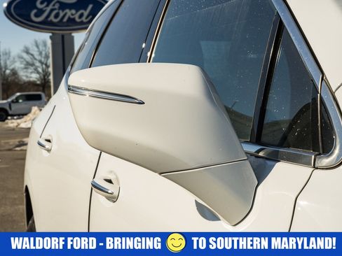 Used 2023 Buick Enclave Essence image 16